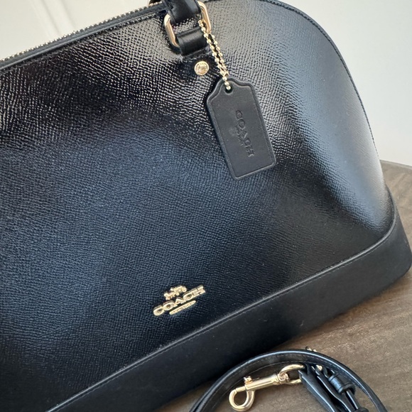 Coach - Crossgrain Sierra Crossbody Satchel F31352 - Black Patent & Gold - EUC+ - Picture 4 of 8